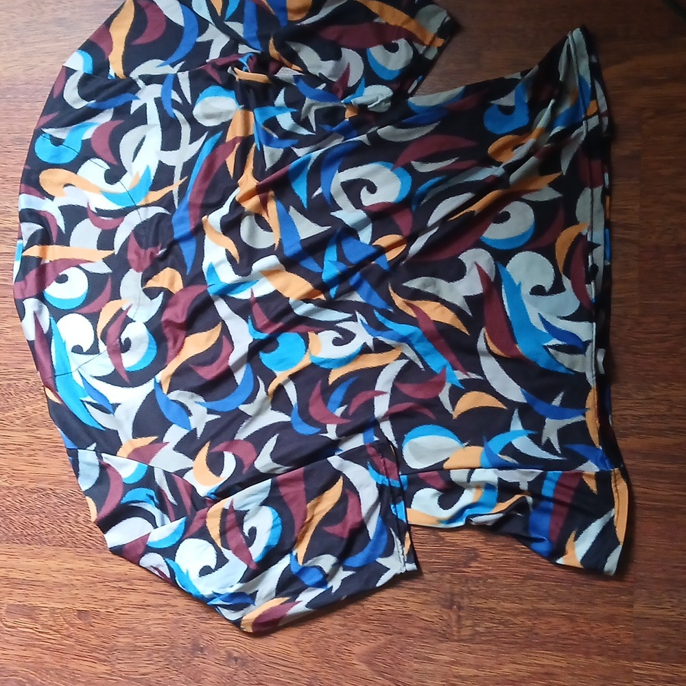πAliaβ Multicolor Abstract Pattern Top - Picture 7 of 8